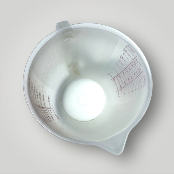 Vintage Tupperware Measuring Cup with Lid - Picture 9 of 16
